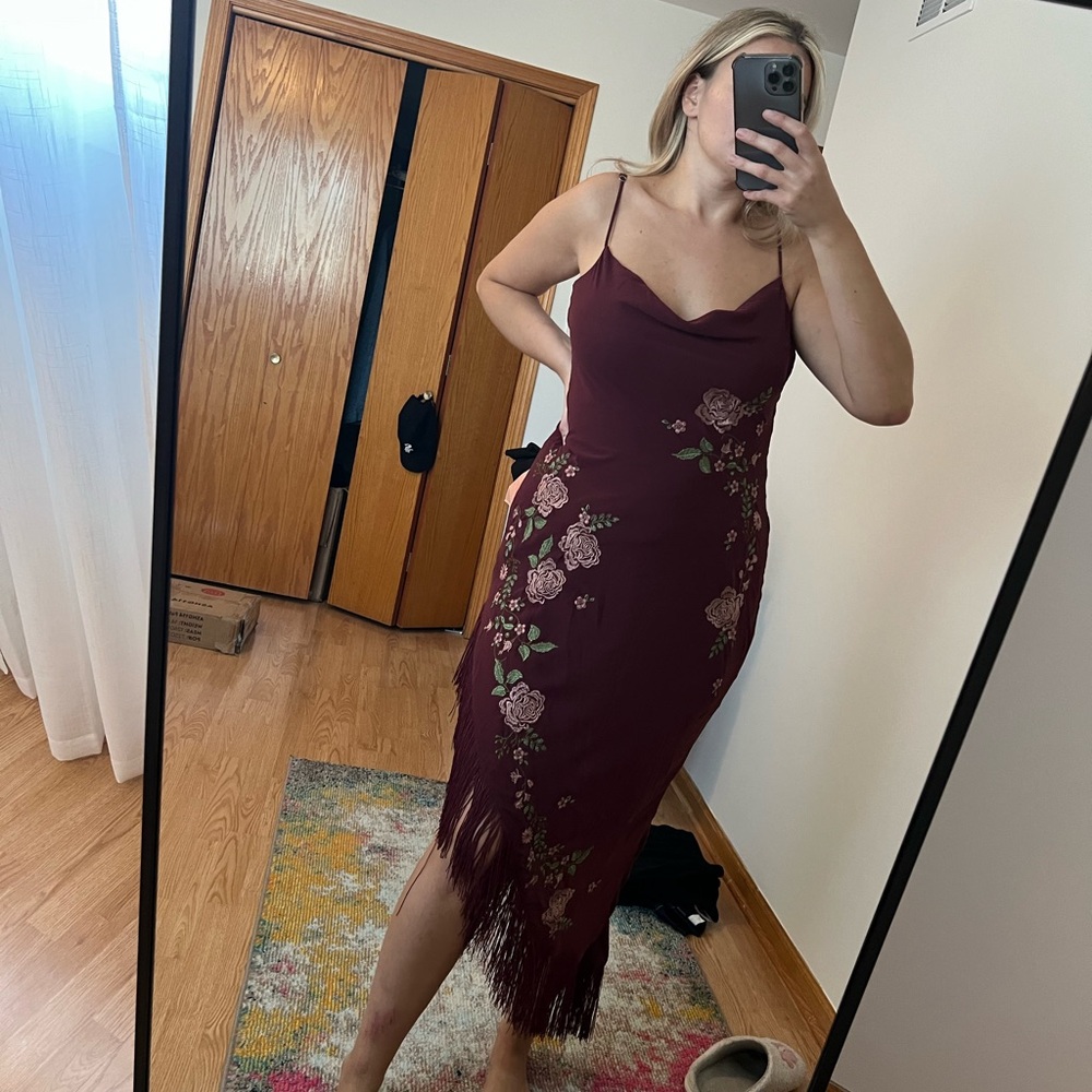 HOUSE OF CB 'Eloisa' Wine Embroidered Midi Dress size L+ - Picture 16 of 16